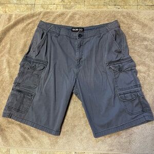 Iron Co Men's Charcoal Cargo Shorts 36 waist